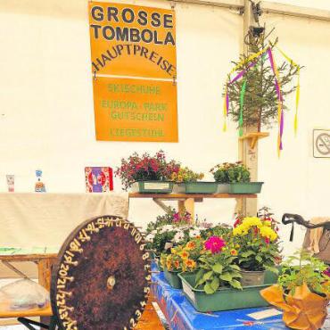 Waldfest im Grund – jedes Jahr ein Klassiker - Beliebt bei allen: die verschiedenen Glücksspiele wie die Tombola oder das Blumenrad.
