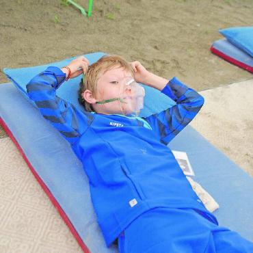 Mini-Gstaad: «Hier regieren wir Kinder!»   - «Hilfe, ich bekomme keine Luft!» – Keine Sorge, die Ärztin ist im Anmarsch...