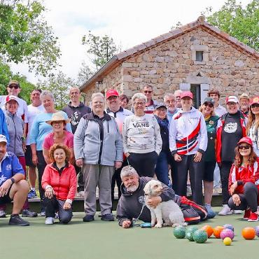 Saisonstart des Bowls Club Gstaad, international und national - Am Turnier vom 5. Mai nahmen die Bowls Clubs Val-de-Ligne (Frankreich), Thun, Uzwil und Gstaad teil.