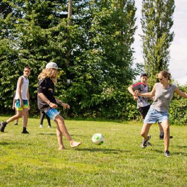 SOLA – Ein Tag besser als der andere - Voller Einsatz beim Fussballmatch.