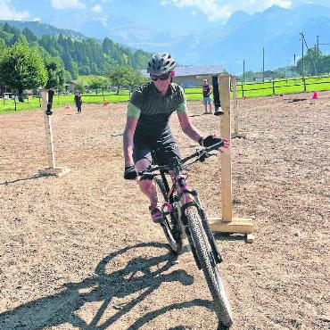 Reiten und biken an der 10. Gymkhana - Daniel Tauss als Biker in Action. FOTOS: CAROLINE FRIEDLI-HEER