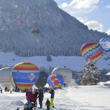 Wegen starker Bise: Ballonunfall in Château-d’Oex - Das Internationale Ballonfestival in Château-d’Oex kämpfte übers Wochenende mit starken Winden. (Foto: AvS)