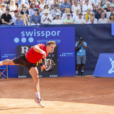 Weltklassetennis hält Gstaader Publikum in Atem - Hamad Medjedovic in Aktion.