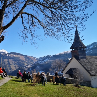 Ein Dorf kämpft ums Überleben - Das Kirchlein in Abländschen. (Foto: zVg)