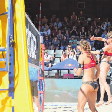 Das Swatch Beach Pro Gstaad - ein Beachvolleyballfest - Es war ein Kampf, den Nina Brunner mit ihrer Partnerin Tanja Hüberli gegen das Team Nuss/Kloth aus den USA führte, am Ende ohne Erfolg.