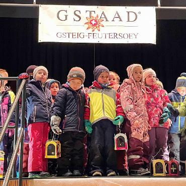 Weihnachtsstimmung in Gsteig - Die Kinder trugen stimmungsvolle Lieder vor.