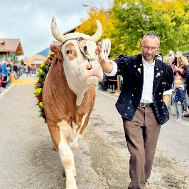 Die Miss Lenk 2024 heisst Lucie - Ein stolzer Muni!