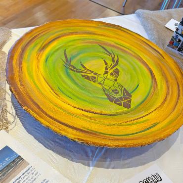 Tradition weitergeben: Wie man Wissen für kommende Generationen bewahren kann - Detailaufnahme einer handgefertigten Arbeit.
