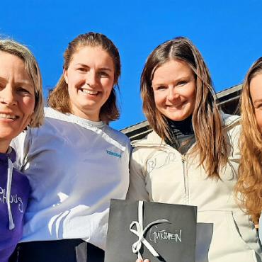 Firmenskirennen 2025 – Sonnenschein, Riesenslalom und Apéro - Die schnellen Frauen vom Chinderhuus Ebnit.