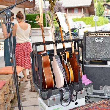 Musikalische Geschichten der Tierwelt - Gesang und Gitarrensounds.