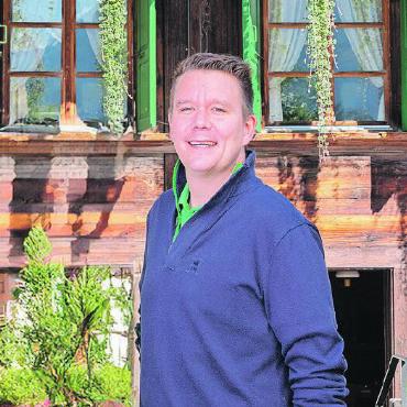 Kochen am Limit – das kulinarische Feuerwerk der Spitzenköche - SIMON RICHARD, Küchenchef und Pächter des Restaurants Rössli in Feutersoey.