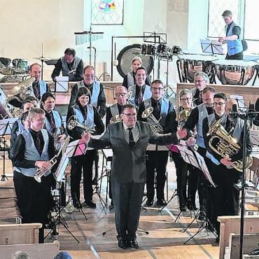 Doppelsieg der Brass Band «Harmonie» Saanen an den Berner Oberländischen Musiktagen - Beim Konzertauftritt in der Kirche. FOTOS: ZVG