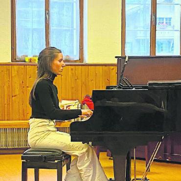 Erfolgreiche Certificats-Prüfungen - Sandrine Matti, Klavier.
