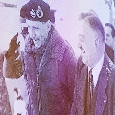 Begeisternde Erzählerinnen am 3. Mösner-Stammtisch - Feldmarschall Montgomery (links) und Rudolf Wehren. FOTO: FLYER 100 JAHRE GOLFHOTEL