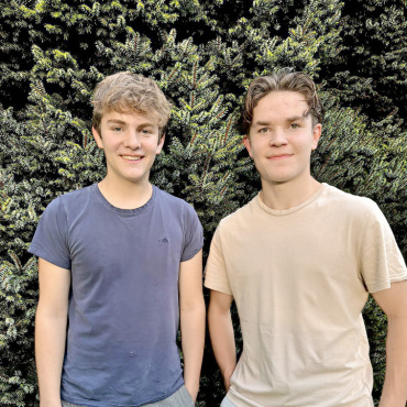 Teekräuteranbau auf dem Eggli: Jungunternehmer verwirklichen sich - Florian Ryter und Luis Fust.