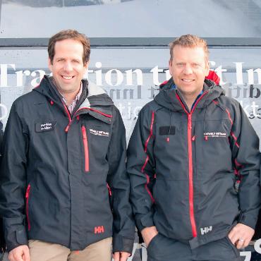 BDG: Vertragsunterzeichnung mit Bartholet und Leitner Schweiz - Sie haben gut lachen (v.l.): Markus Sigrist, Geschäftsleiter Leitner Schweiz, Matthias In-Albon, Geschäftsführer BDG, Jan Brand, Verwaltungsratspräsident BDG, und Markus Menzi, CEO Bartholet.