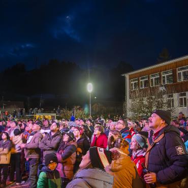 Goldjunge ganz nah: Boltigen feiert seinen Franjo von Allmen