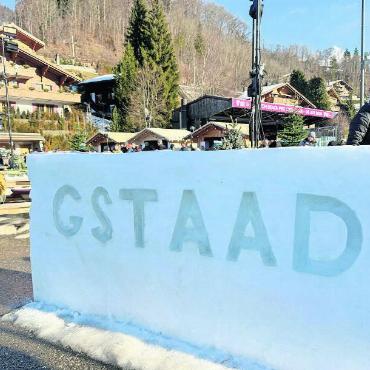 «Und... Action!» – «SRF bi de Lüt» sendete live aus Gstaad - Der Hingucker: eine Gstaader Eisbar.
