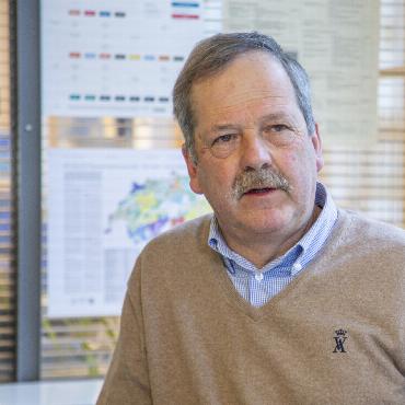 «Die Spitalfrage war sicher eines der komplexesten und emotionalsten Dossiers» - Toni von Grünigen (Fünfter von links) ist erstmals Gemeinderat, hier im Oktober 2004 mit seinen Ratskollegen. ARCHIVFOTO: ANITA MOSER