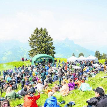 Festivalfeeling trifft auf Wandererlebnis - Die erste Stage war im Gfell installiert. FOTO: RETO HAMMER