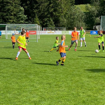 Der Spass am Fussball stand im Vordergrund - Das Finalspiel zwischen Deutschland (Orange) und Portugal (Gelb)         (Foto: zvg)