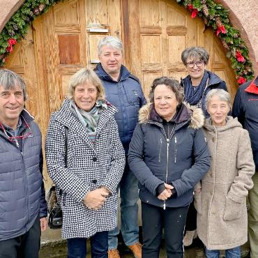 Renate Bach neu im Kirchgemeinderat - Von links: Adolf Schlunegger, Beatrice Hauswirth, Ronny Wehren, Renate Bach, Monika Steiner, Annemarie Jegerlehner und Hans Zeller. Nicht auf dem Bild sind Tanja Reichenbach, Isabelle Matti, Brigitte Linder und Sibylle Walker – sie alle gehören zum Kirchgemeinderat der reformierten Kirchgemeinde Saanen-Gsteig.