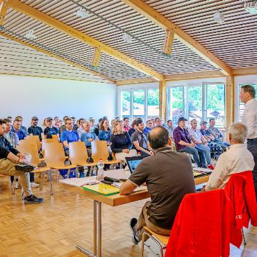 Johny Wyssmüller zum BOSV-Ehrenpräsidenten ernannt - Swiss-Ski-Co-Präsident Dr. Urs Lehmann begrüsste die knapp 70 Anwesenden. FOTOS: RK-PHOTOGRAPHY