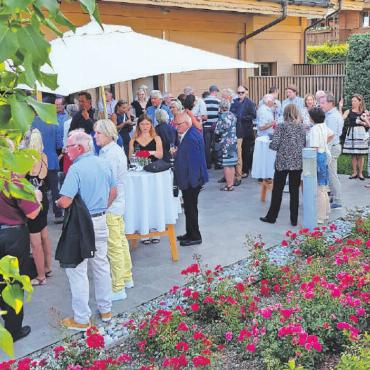 Auch das ist 3G: Golf, Gewerbe, Gemütlichkeit - Stimmung beim Apéro. FOTOS: EUGEN DORNBIERER-HAUSWIRTH