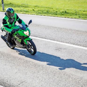 Motorradunfälle: Anzahl bei den unter 18-Jährigen hat sich verdoppelt - Junge Motorradlenker unterschätzen oft das Risiko. FOTO: ZVG