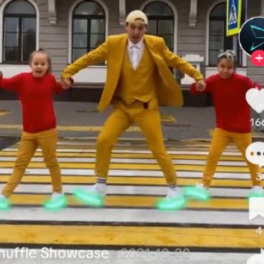 TikTok ... äh, tipptopp! - Running Man und Polly Pocket ... Wie können die diese schnellen Schritte nur so perfekt? FOTO: SCREENSHOT AUS TIKTOK