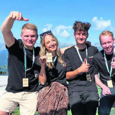 «Für unsere Unternehmen ist es eine moralische Pflicht» - Das OK von Plausch Events (von links): Nicolas Zürcher, Aline Brawand, Nick Krebs, Yannic Schwenter. FOTO: ZVG