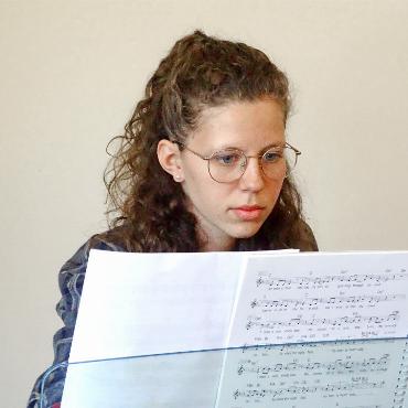 Die Wechseljahre als Chance sehen - Die Musikstücke, die Debora Lempen für ihre musikalischen Einlagen auswählte, gaben dem Frühstücksmorgen einen passenden Rahmen.