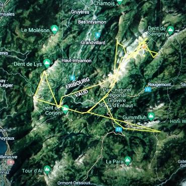 «Eaux de Thonon» zu Besuch in der Region Gstaad - In Gelb die aufgezeichneten Aufenthaltsorte gemäss GPS-Sender von «Eaux de Thonon» in der Woche vom 13. bis 19. Februar. Aktuellere Daten werden zum Schutz der Tiere nicht publiziert. KARTE: LES AIGLES DU LÉMAN