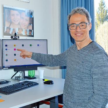 Christoph Däpp: «Mit Freude und einer Portion Respekt» - Noch ist Christoph Däpp in seinem Büro im Ebnit in Gstaad. Ab dem 1. August bezieht er neue Räumlichkeiten in Interlaken.    ARCHIVFOTO: SONJA WOLF