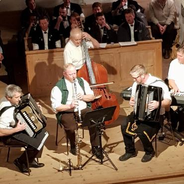 Lieder und Volksmusik zum Valentinstag - Familienkapelle Walker
