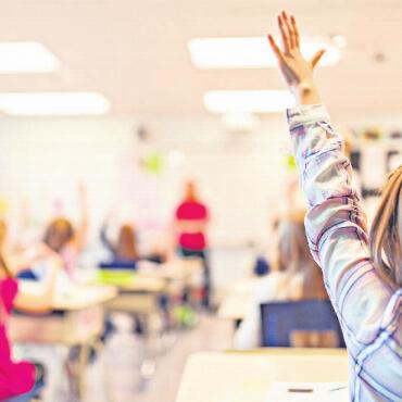 Die Schulen haben ihre Lehrpersonen mehrheitlich gefunden - Die Stellensituation rund um die Lehrpersonen ist prekär. Der Kanton will nun reagieren. SYMBOLBILD: ADOBE STOCK