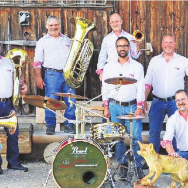 Brass Band «Harmonie» Saanen: Festwirtschaft mit Musik an der Brocante vom 6. August in Saanen - Spielt auf an der Brocante: die «Sechser Musig» Bichelsee. FOTO:ZVG