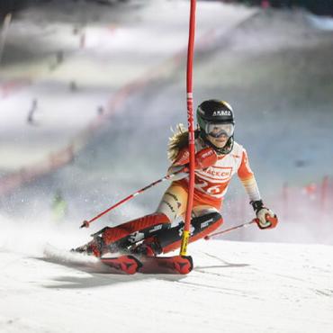 Piller rast auf Platz 6 – und löst Olympiaticket - Larina von Siebenthal bei ihrer Fahrt zur Vize-Schweizermeisterin U18.   FOTO: RICARDO GOETZ
