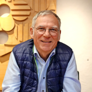«I mechis wieder!» - Markus Iseli im Gemeinderatssitzungszimmer.  FOTO: JONATHAN SCHOPFER