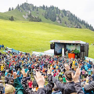 Wandern und Livemusik mit Schweizer Top-Acts - Migros Hiking Sounds gastiert erneut im Saanenland. FOTO: ZVG