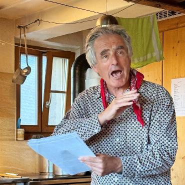 Roald Dahls schwarzer Humor in der Grubenberghütte - Der Erzähler setzte gezielt Gestik ein. FOTOS: ZVG