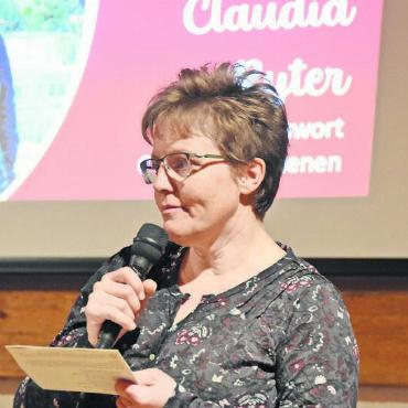 Flurnamenbuch – ein wichtiger Zeitzeuge - Gemeinderätin Claudia Ryter überbrachte die Grüsse der Gemeinde Lauenen.