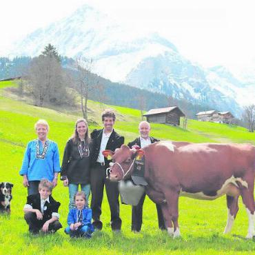 Mehr als 100 Jahre Viehzucht im Gsteig – ein Rückblick - Kadi Lona aus dem Stall der Familien Markus und Jörg Gander, Miss Schöneuter an der Amtschau 2023.