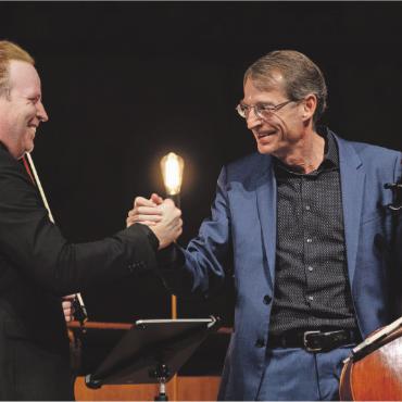 Jahresrückblick 2025 – Kultur, Gesellschaft und Umwelt: Zusammenhalt, Wandel und kulturelle Strahlkraft - Die Ära Christoph Müller endet beim Menuhin Festival, eine neue mit Daniel Hope startet.
FOTO: RAPHAEL FAUX