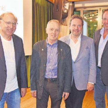 Der Flugbetrieb hat sich erholt - Die Verwaltungsräte der Flugplatzgenossenschaft Gstaad-Saanenland wurden für eine weitere Amtszeit bestätigt: Marcel Bach, Walter Egger (Präsident), Andrea Scherz (Vizepräsident) und Beat Marti. FOTO: ANITA MOSER