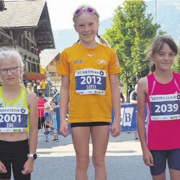 Traumhafte Bedingungen am Glacier 3000 Run und Kids Run 2022 - Kategorie: Mädchen 3/Jg. 2011 und 2012. Zehn Teilnehmerinnen.1. Sofia Lüthi, Saanen; 2. Zoe Bach, Turbach; 3. Ramona von Siebenthal, Turbach.