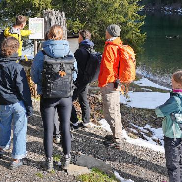 Nachhaltige Entwicklung am Arnesee - Ein weiterer Infostopp, diesmal sogar mit aufgezeichneter Karte.