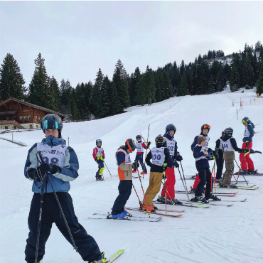 Schönrieder Schülerrennen: Wie gut ist es, ein Team zu sein! - Alle sind startklar!    FOTOS: DANIELA ROMANG-BIELER