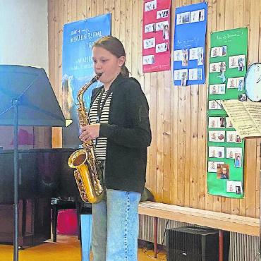 Erfolgreiche Certificats-Prüfungen - Elina Reber, Saxofon.