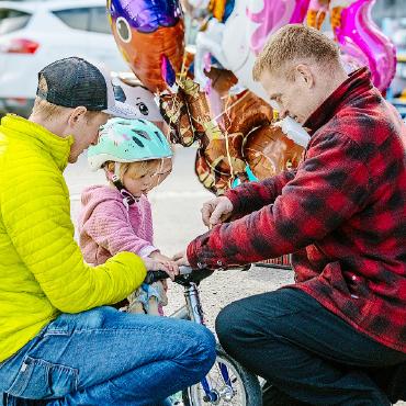 «Öppis gvattere, öppis ässe u trinke, e bitz zäme dorfe» - Da schlägt das Kinderherz höher!